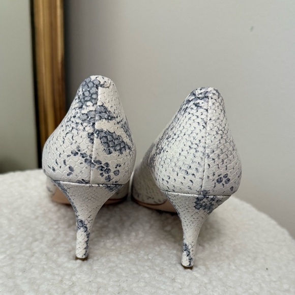 NEW Cole Haan Vesta White and Gray Snakeskin pointy toe heels - Picture 4 of 7